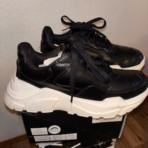 Black and white chunky sneakers